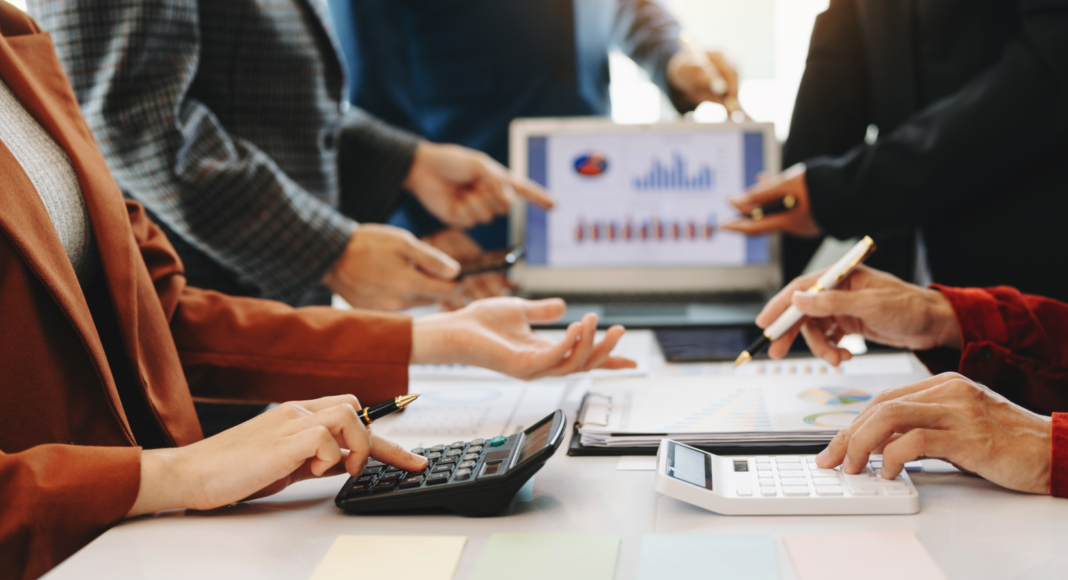 Compreenda as demonstrações financeiras e sua relevância nas decisões empresariais. Saiba como elas impactam o sucesso do seu negócio.