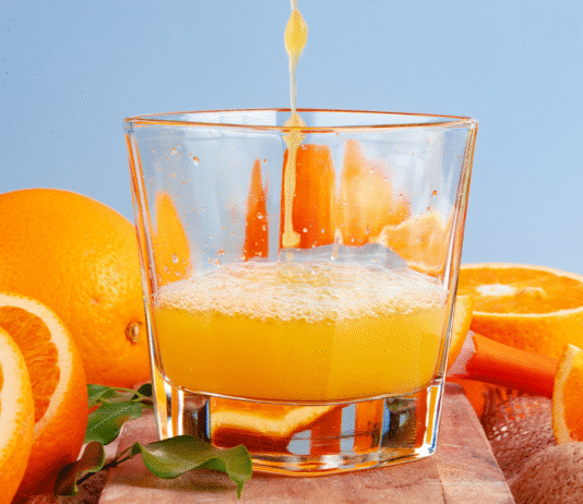 Alívio no Comércio Global: 694 Produtos Escapam da Nova Tarifa de Importação dos EUA Produtos escapando da tarifa de importação dos EUA, simbolizando alívio no comércio.