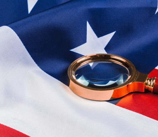 Pix sob o Holofote: Por Que os EUA Miram o Sistema de Pagamento Brasileiro? Representação visual do Pix na Mira dos Estados Unidos: Entenda a Suposta Prática Desleal, com os logotipos do Pix e da bandeira dos EUA, e setas de questionamento.