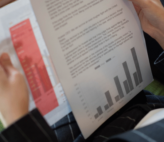 Os 5 Principais Riscos de Litígio na Reforma Tributária: Prepare-se para o IBS e CBS Ilustração mostrando o emaranhado de leis da Reforma Tributária se simplificando, mas com alguns nós de litígios.