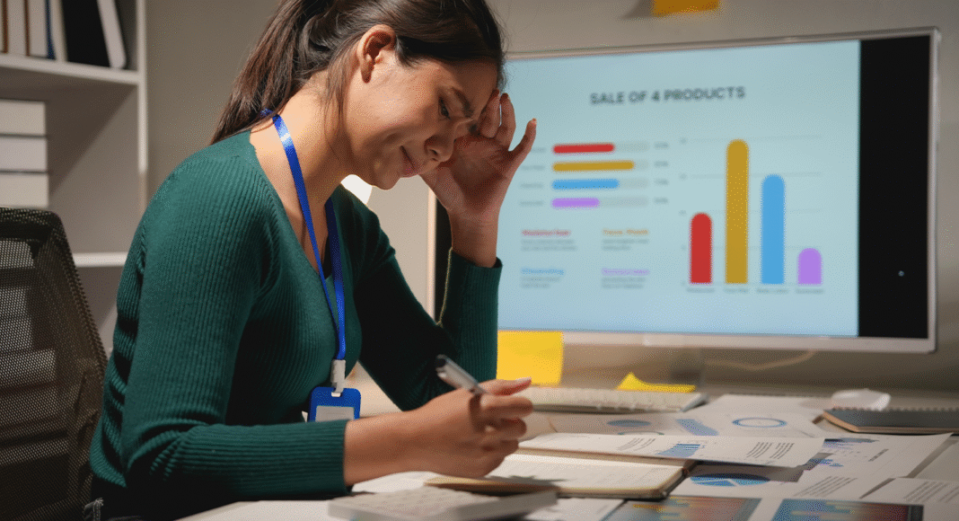 Gráfico de custos financeiros com uma seta para cima, simbolizando o Aumento do IOF para MEI: Guia Completo e Dicas.