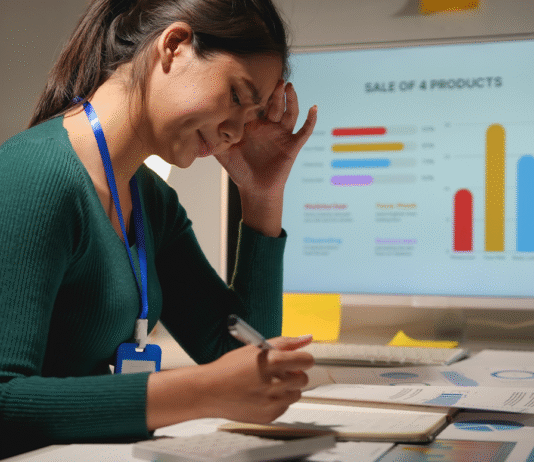 Alerta MEI: Novo IOF Chega e Dobra Taxas – Guia Completo para Microempreendedores e Empresas Gráfico de custos financeiros com uma seta para cima, simbolizando o Aumento do IOF para MEI: Guia Completo e Dicas.