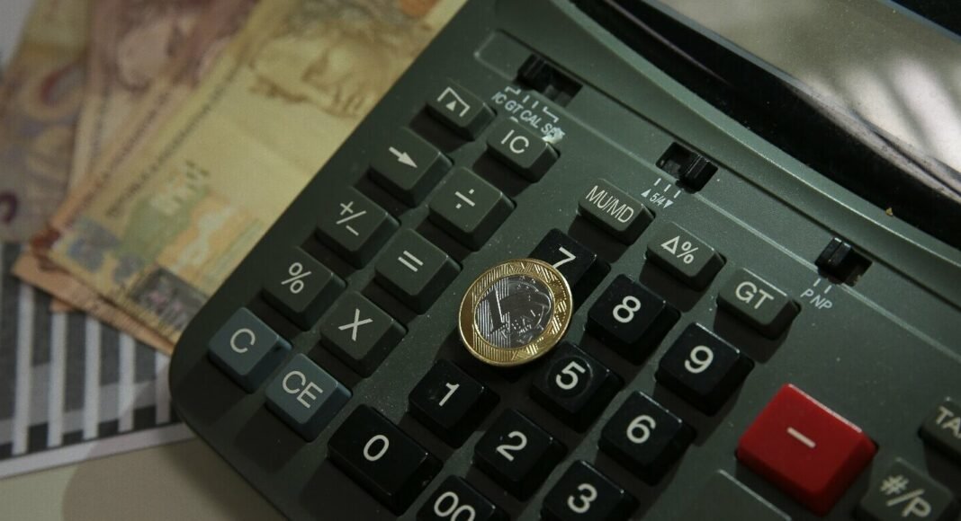 Infográfico sobre a isenção do IR, mostrando as novas faixas de valores e os impactos para os contribuintes. Infográfico sobre a isenção do IR, mostrando as novas faixas de valores e os impactos para os contribuintes.