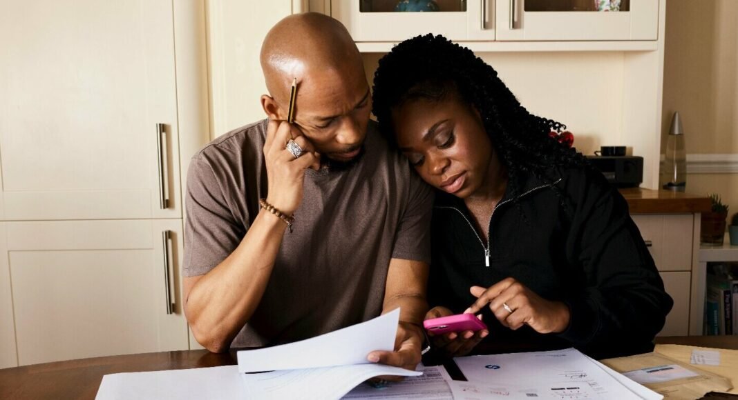 Gráfico comparativo de taxas de juros de diferentes modalidades de crédito, destacando o crédito consignado