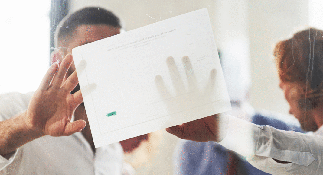 Gráfico comparativo mostrando a complexidade do sistema tributário atual e a simplificação proposta pela reforma tributária.