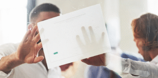 Gráfico comparativo mostrando a complexidade do sistema tributário atual e a simplificação proposta pela reforma tributária.